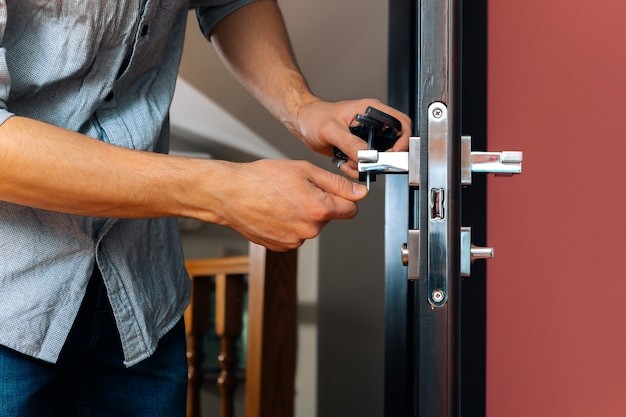 residential commercial locksmith services